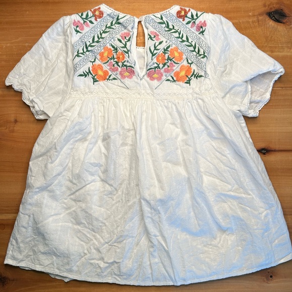 New In Loom Floral Embroidered Blouse Size Medium - Picture 10 of 13